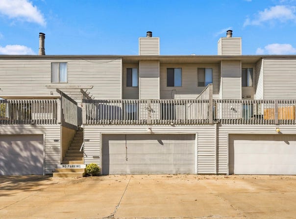 4214 Kris Line Drive, Waterloo, IA 50701