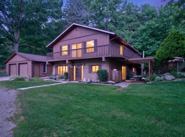 1611 S Williamston Road, Dansville, MI 48819