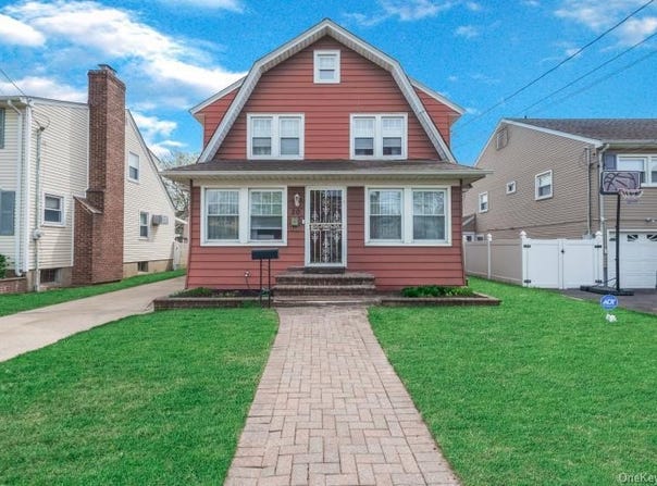 20 Nassau Boulevard, Malverne, NY 11565