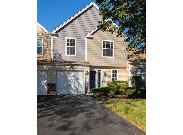 1676 Pebble Beach Circle, Elgin, IL 60123