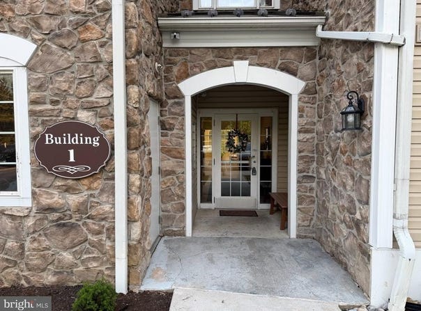 121 E CREEKSIDE DRIVE, BROOKHAVEN, PA 19015