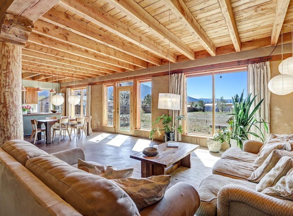 34 Dos Carpinteros Rd, Arroyo Seco, NM 87514