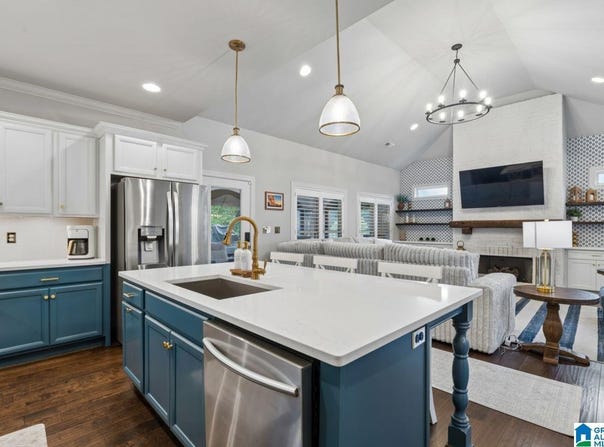 369 STRATHAVEN DRIVE, PELHAM, AL 35124