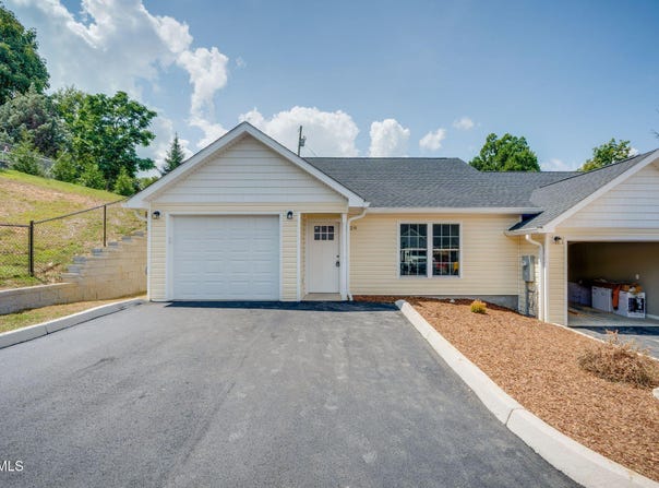 1028 W G Street, Elizabethton, TN 37643