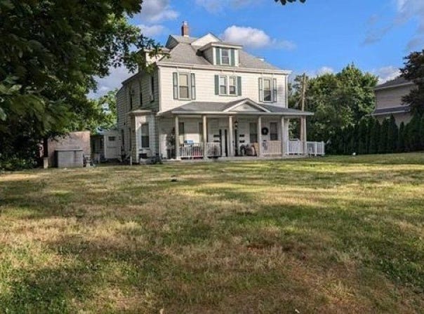 20 N Farview Ave, Paramus Boro, NJ 07652-2702