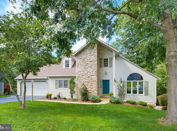 20 WADE Drive, LITITZ, PA 17543