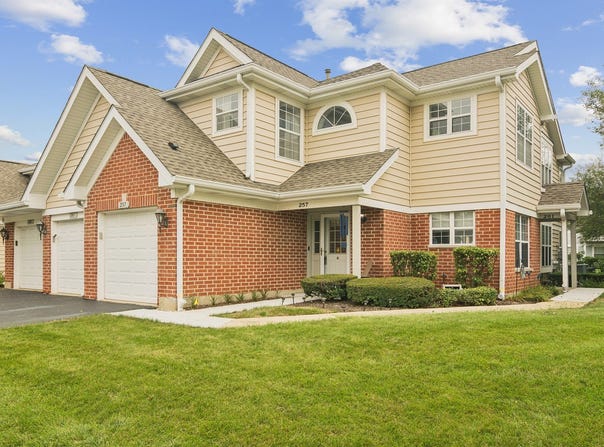 257 Sheffield Drive, Schaumburg, IL 60194