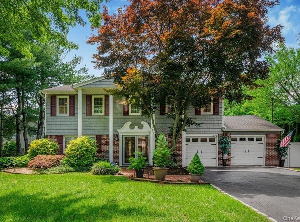 98 Florida Avenue, Commack, NY 11725