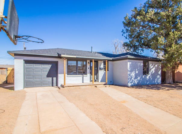 113 E Monroe Street, Levelland, TX 79336