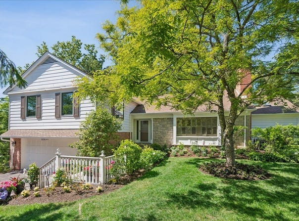 541 Dundee Road, Glencoe, IL 60022