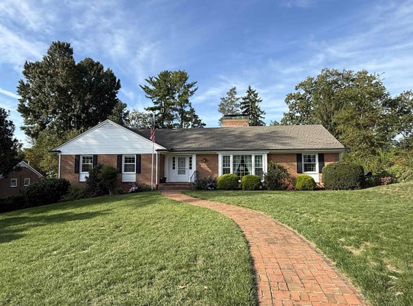 1075 FAIRWAY DR, WAYNESBORO, VA 22980