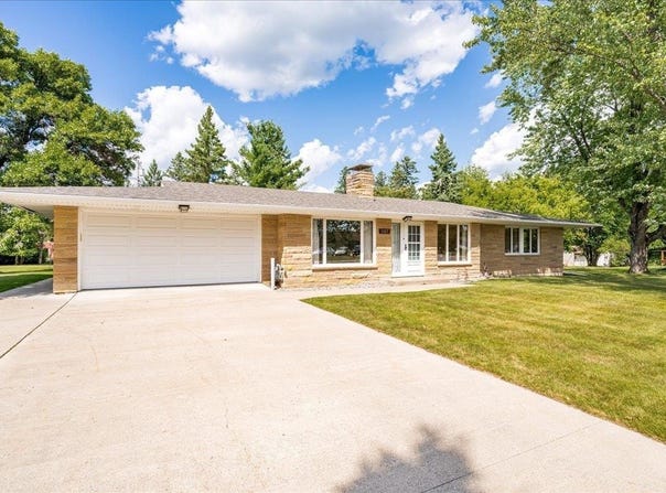 1027 Comstock Dr, Deer River, MN 56636