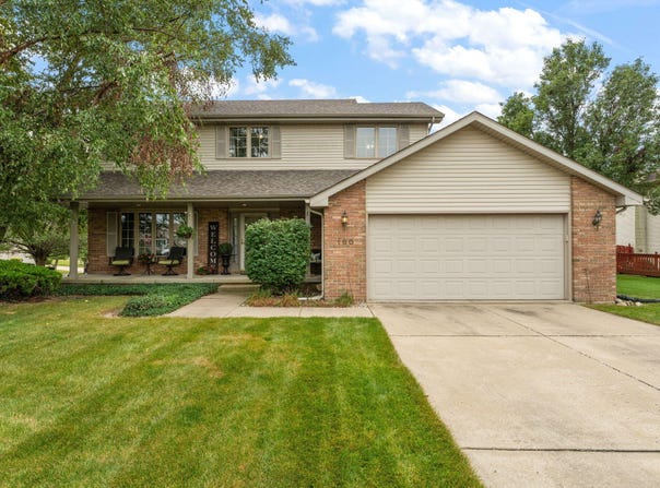 160 Deertrail Drive, Dyer, IN 46311