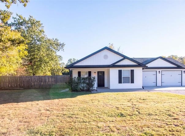 10898 Spring Town Road, Mineral Point, MO 63660