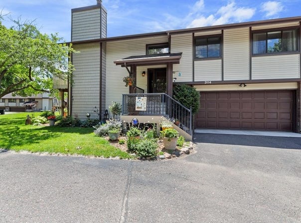3114 Farnum Drive, Eagan, MN 55121