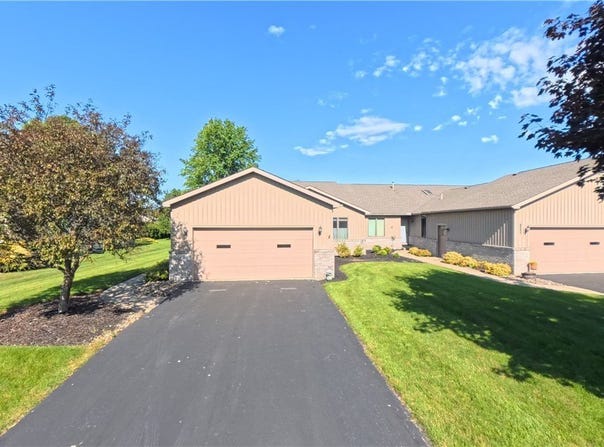 1108 Shadow Ridge Drive, Niles, OH 44446