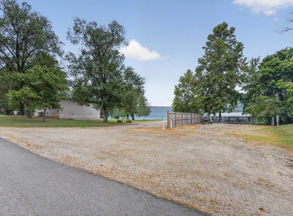 375 B Edgewater Beach Circle, Forsyth, MO 65653