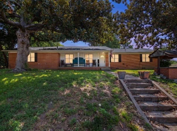 400 N Motley, Overton, TX 75684