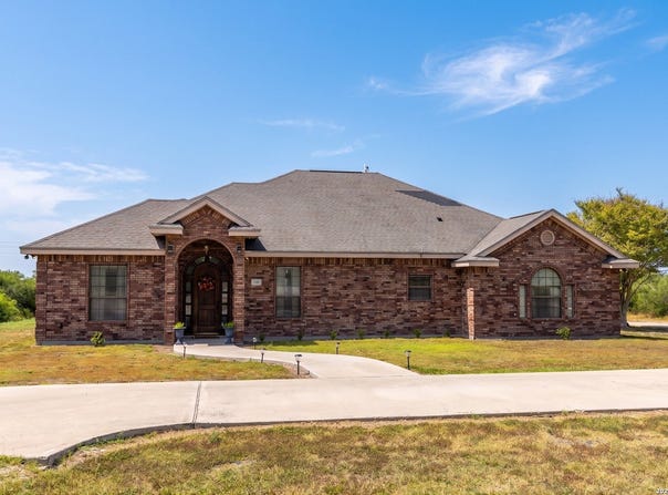 146 LAKEVIEW TRCE, Three Rivers, TX 78071