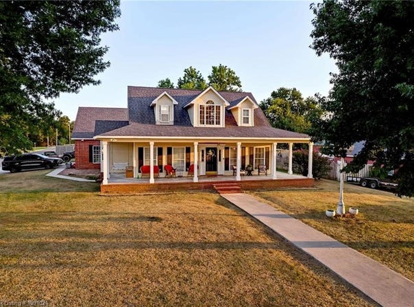 2718 E King AVE, Sallisaw, OK 74955