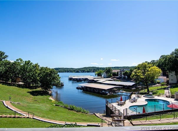 40 Robinwood Drive, Lake Ozark, MO 65049
