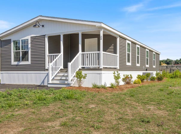 29 Lowell Road, Salem, NH 03079