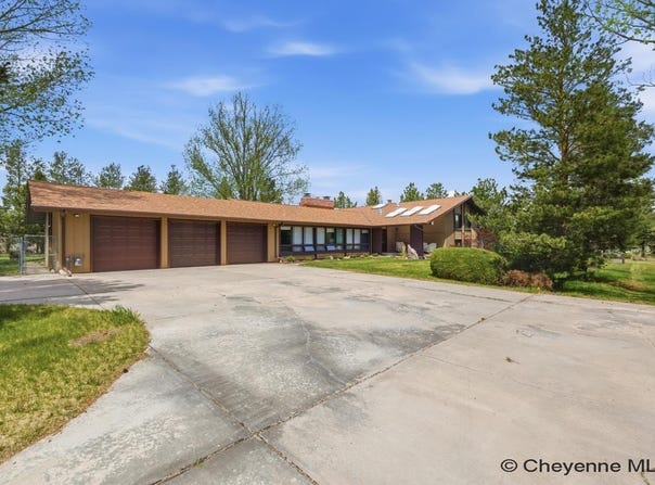 1112 W LAUGHLIN RD, Cheyenne, WY 82009
