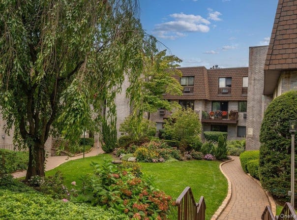 89 N Broadway, White Plains, NY 10603