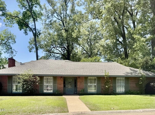 35 Oakhurst Drive, Natchez, MS 39120