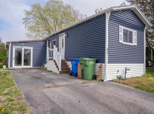 65 Minuteman Drive, Bohemia, NY 11716