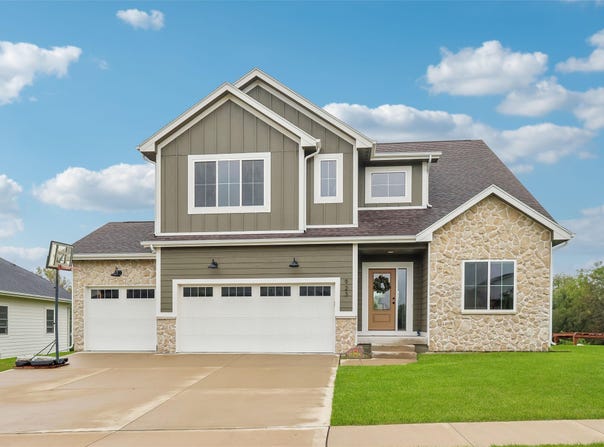 923 Lynne Drive, Adel, IA 50003