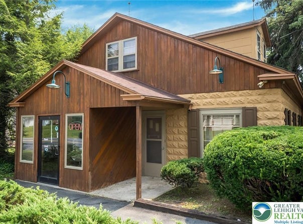 328 E Lawn Street, Upper Nazareth Twp, PA 18064