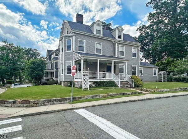 2 Hillside Ave, Summit City, NJ 07901-1934