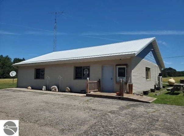5827 S M-76, Alger, MI 48610