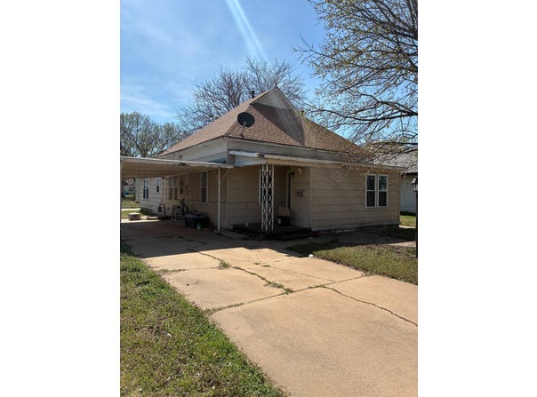 214 W 5th St., Cherokee, OK 73728