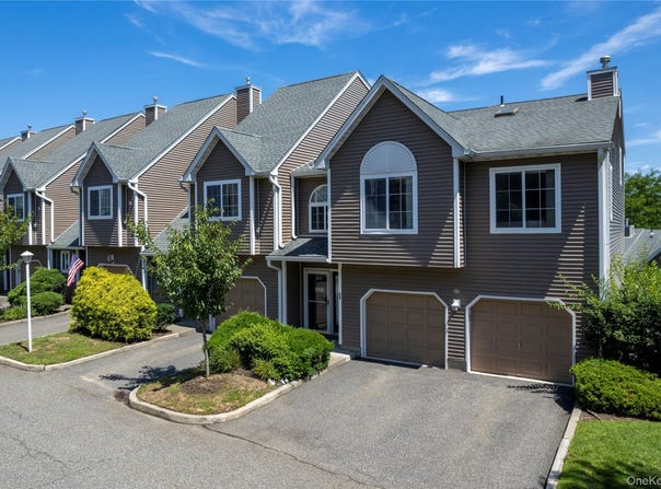 45 Eagle Ridge Way, Nanuet, NY 10954