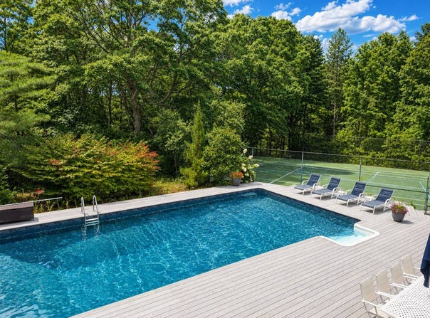 10 Peacock Path, East Quogue, NY 11942