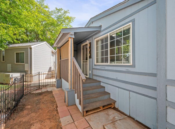 180 N 1100 E, Washington, UT 84780