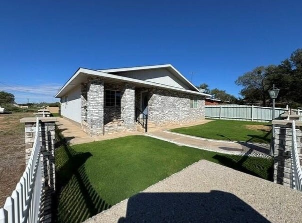 606 SW 6th St, Seminole, TX 79360