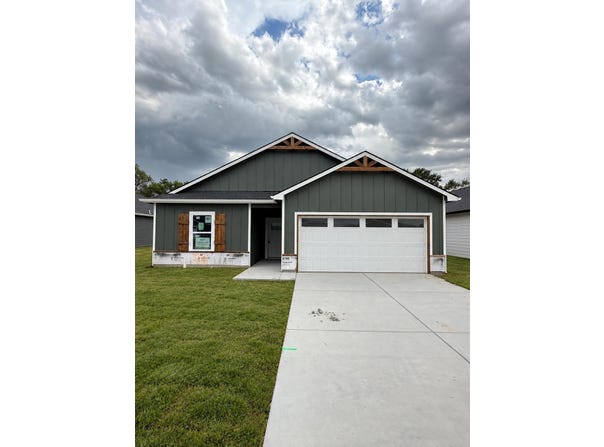 3591 E Bearsden St, Derby, KS 67037