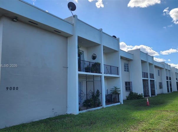 9000 SW 24th St, Miami, FL 33165