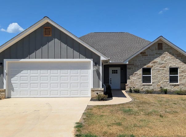 203 Toro Dr, Winona, TX 75792