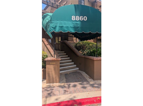 8860 Villa La Jolla, La Jolla, CA 92037