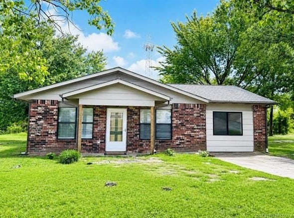 1109 Palmer Lane, Eufaula, OK 74432