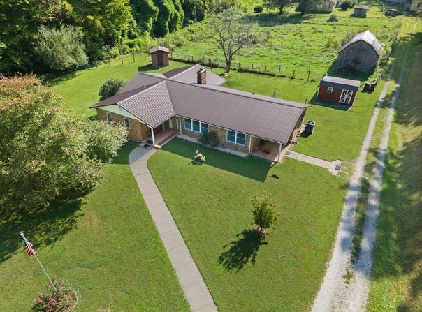 139 Midway Dr, Mayking, KY 41837