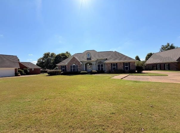 915 Shumard Oak Dr, Saltillo, MS 38866