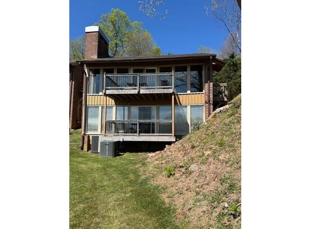 28 Doe Highlands Drive, Hillsville, VA 24343