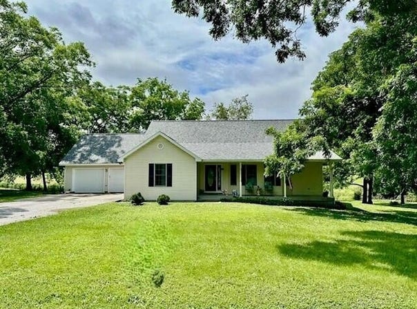 13830 E Musket Road, Nevada, MO 64772