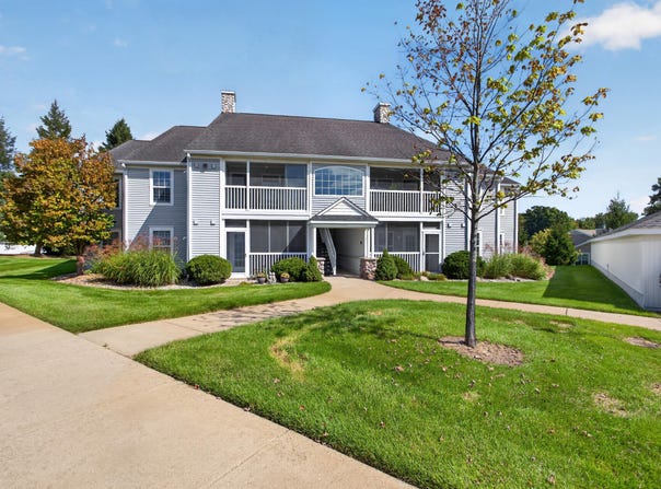 743 W Barrington Circle, Jackson, MI 49203