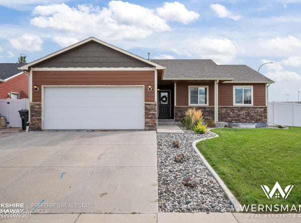 1200 Pintail Dr, Gillette, WY 82718